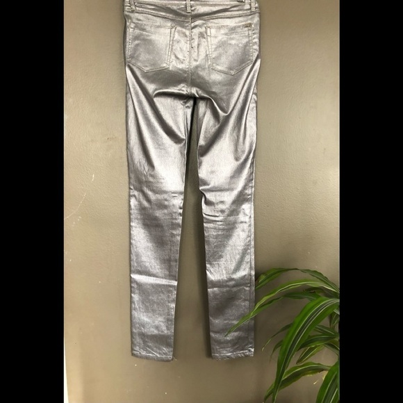⭐️HP⭐️ Bianco Silver waxed Jeans- size 27 - Picture 7 of 7
